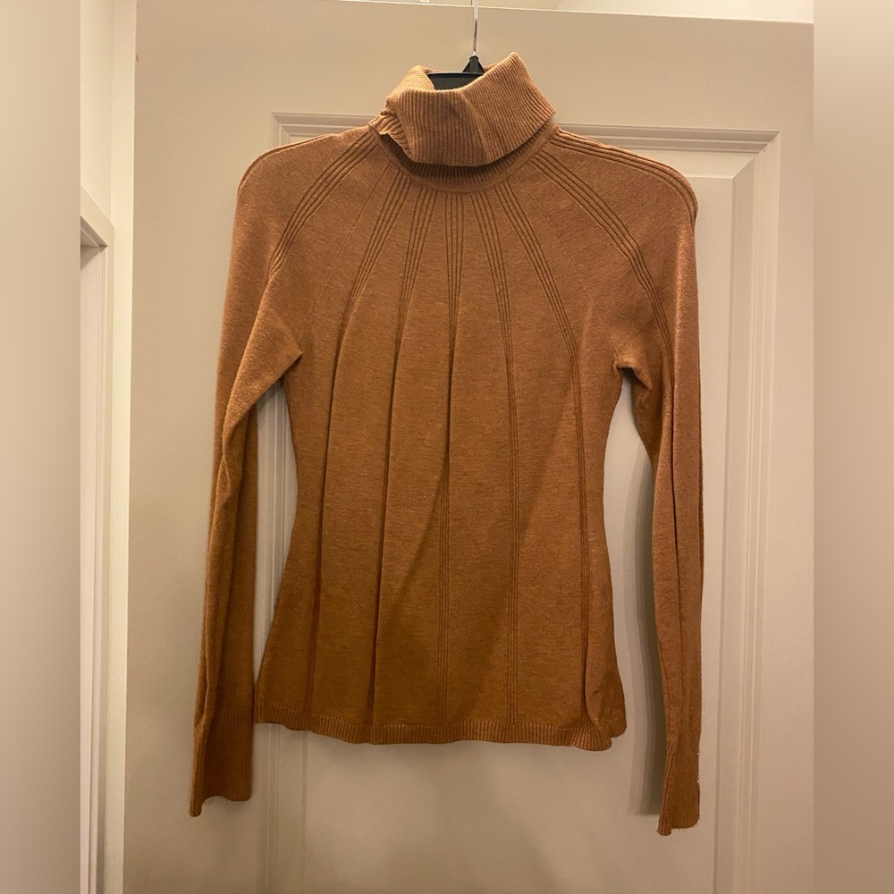 Ribbed detail turtleneck sweater